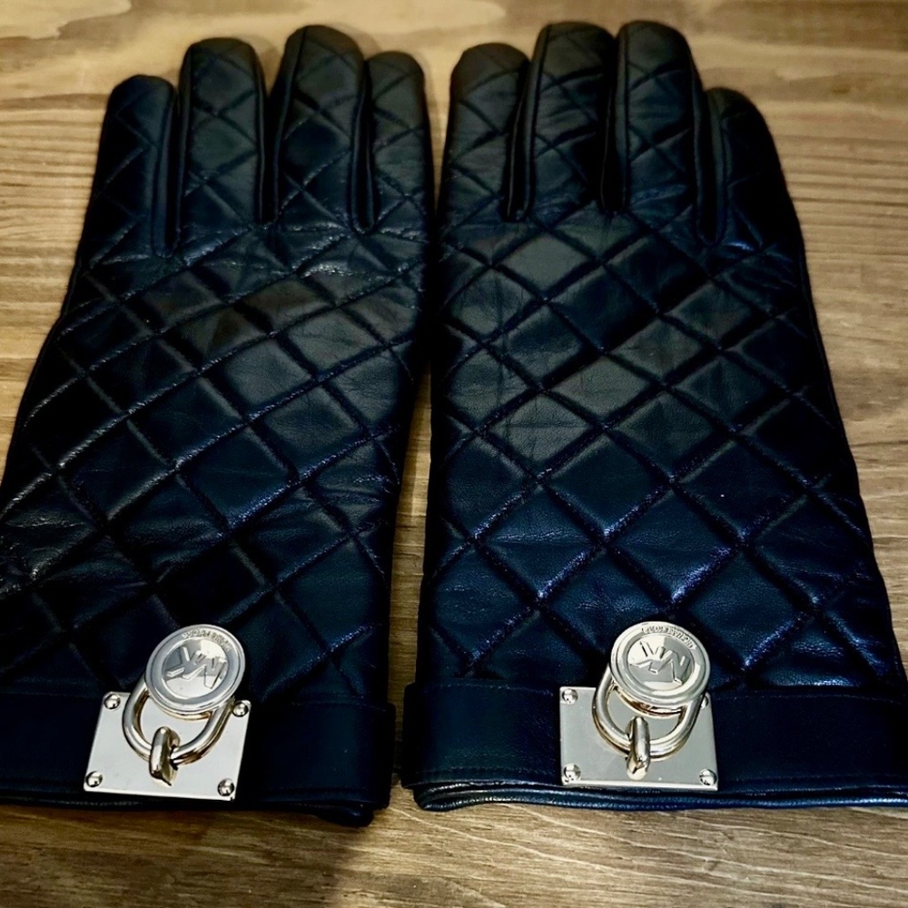 Michael Kors Black Quilted Leather Gloves Size Large